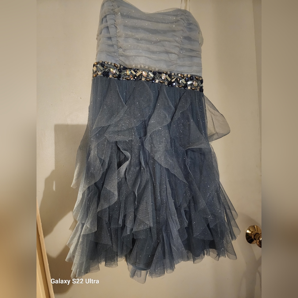 Strapless formal dress